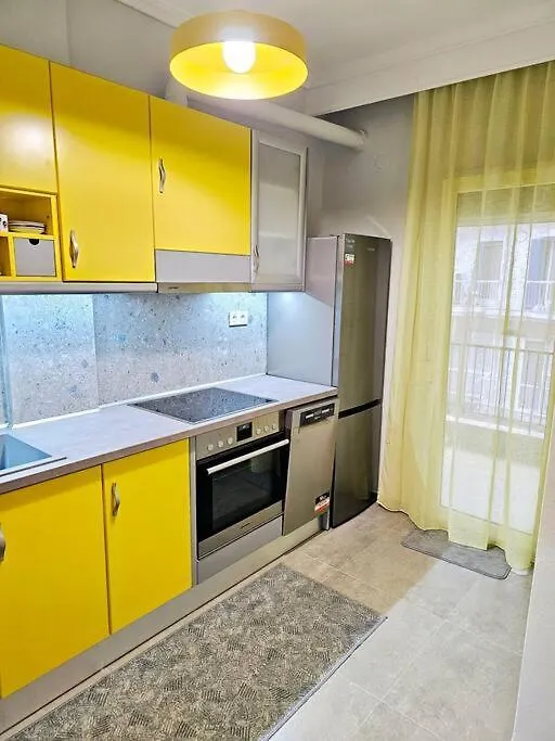 Yellow Kitchen Apartment, City Central Location Thessaloniki Apartment